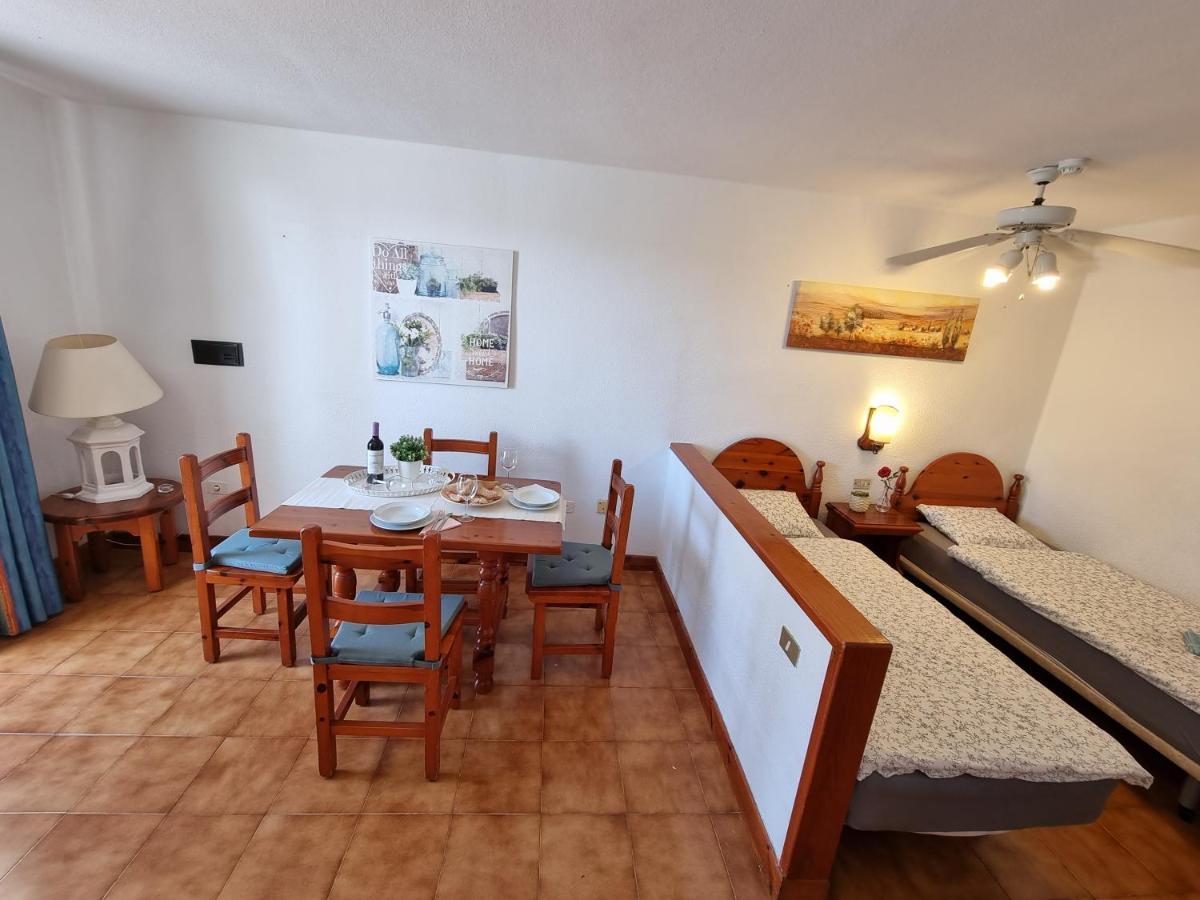 Studio Apartment No 1 Directly On The Beach And Sea, Terrace, Heated Pool, Wifi Playa de las Américas Kültér fotó
