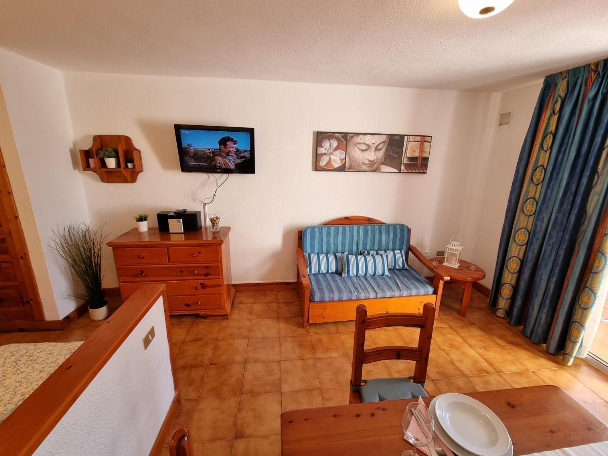 Studio Apartment No 1 Directly On The Beach And Sea, Terrace, Heated Pool, Wifi Playa de las Américas Kültér fotó