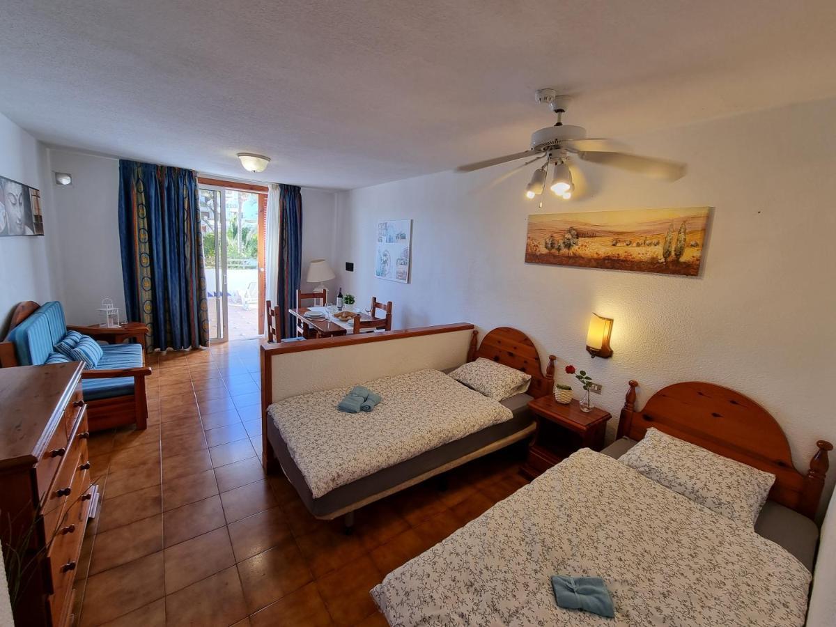 Studio Apartment No 1 Directly On The Beach And Sea, Terrace, Heated Pool, Wifi Playa de las Américas Kültér fotó