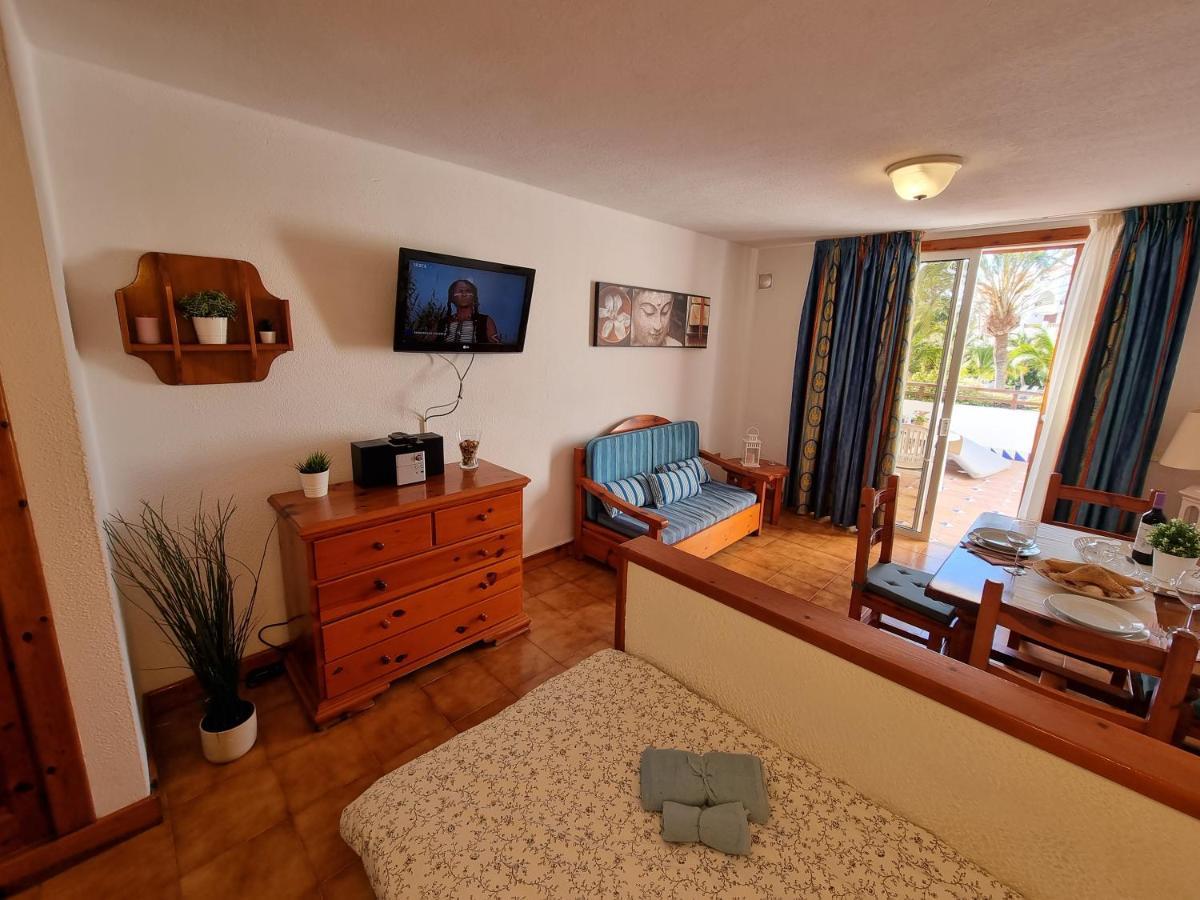 Studio Apartment No 1 Directly On The Beach And Sea, Terrace, Heated Pool, Wifi Playa de las Américas Kültér fotó