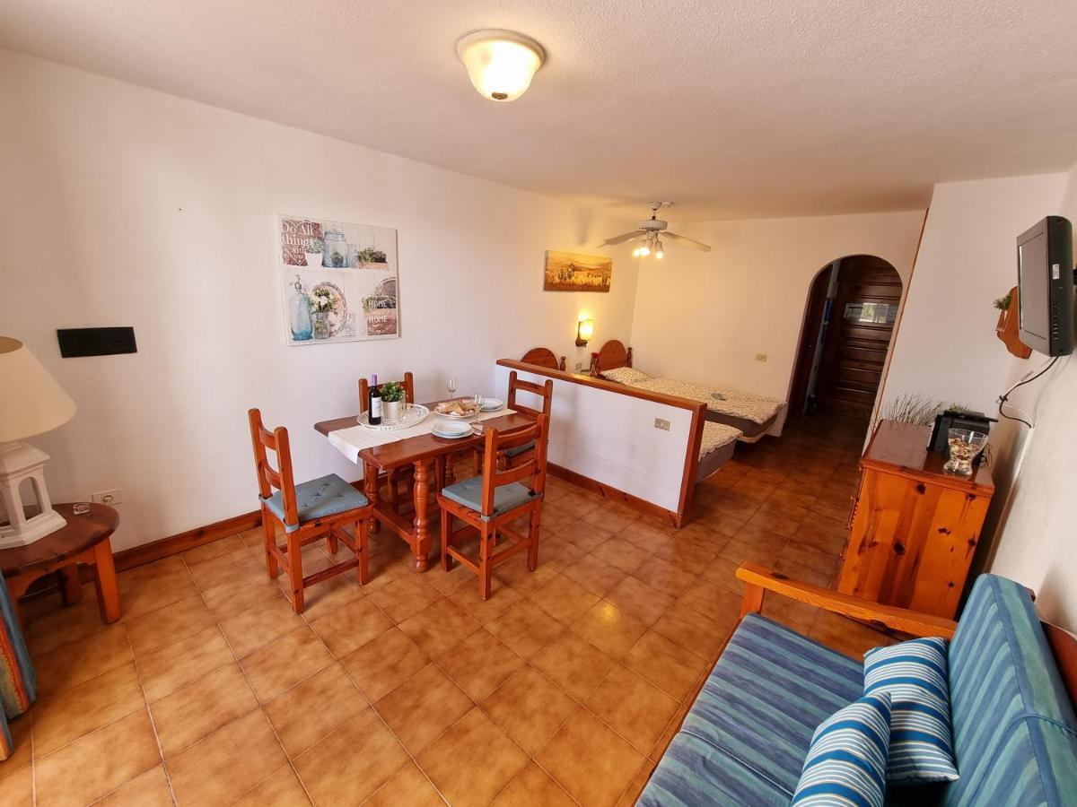 Studio Apartment No 1 Directly On The Beach And Sea, Terrace, Heated Pool, Wifi Playa de las Américas Kültér fotó