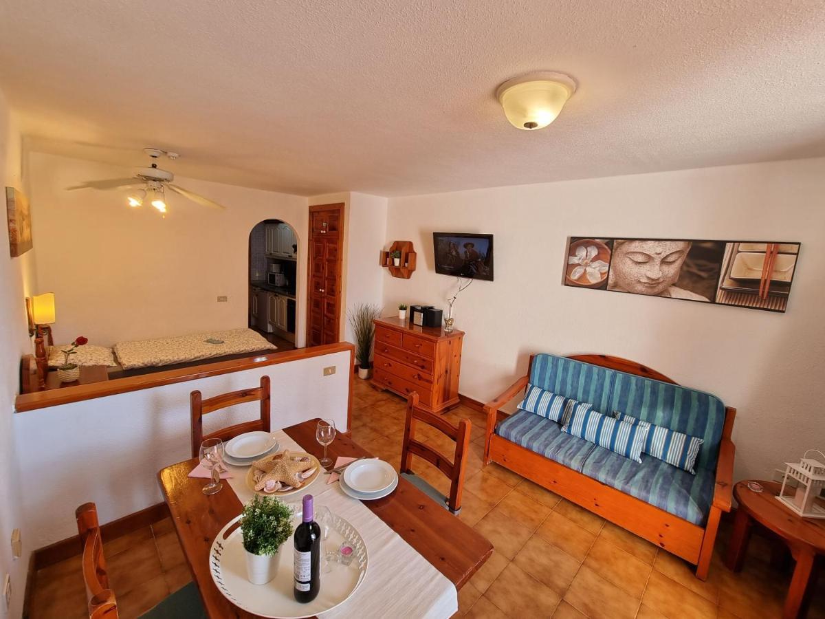 Studio Apartment No 1 Directly On The Beach And Sea, Terrace, Heated Pool, Wifi Playa de las Américas Kültér fotó