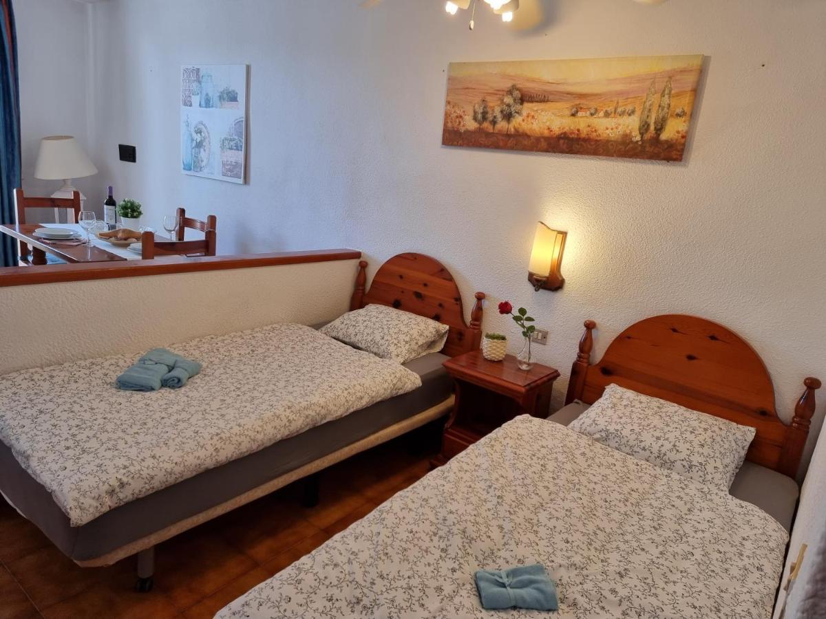 Studio Apartment No 1 Directly On The Beach And Sea, Terrace, Heated Pool, Wifi Playa de las Américas Kültér fotó